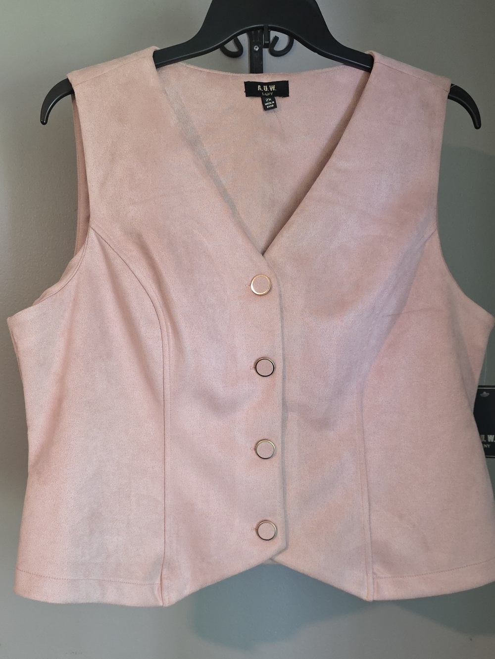 A.U.W. Women’s Light Pink Faux Suede Button-Front Vest Top Size 2X NWT